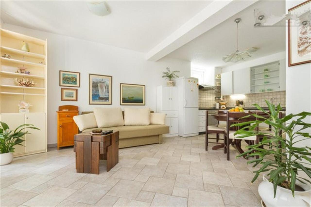 Apartments Varos สปลิท ภายนอก รูปภาพ